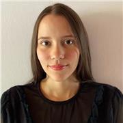 Estudiante de licenciatura en lengua castellana e inglés imparte clases a niños de primaria